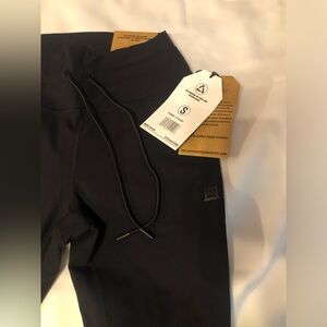 Avalanche leggings black color in small size, perfect for wearing anytime